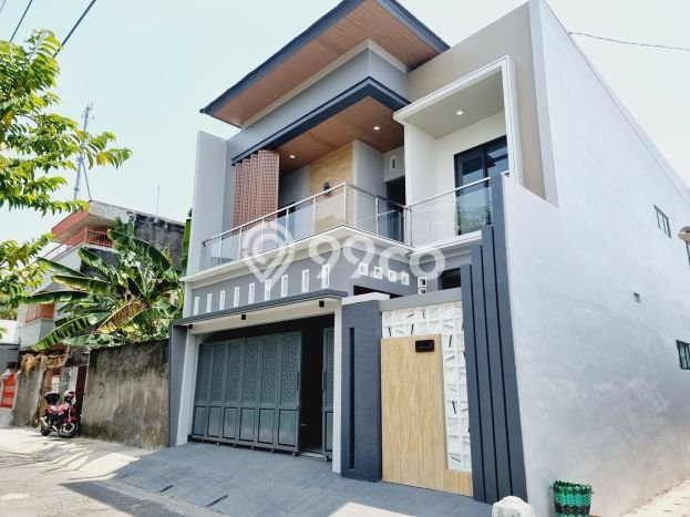 Rumah Strategis Modern Lb 200m2 di Laweyan, Solo Rumah Strategis Modern Lb 200m2 di Laweyan, Solo