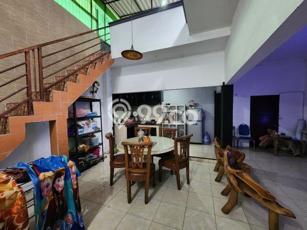 Rumah Menguntungkan di Laweyan, Dekat Kawasan Bisnis, Surakarta - 5 Kamar Tidur Rumah Menguntungkan di Laweyan, Dekat Kawasan Bisnis, Surakarta - 5 Kamar Tidur