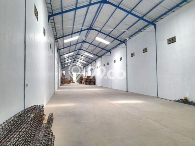 LOKASI PREMIUM! Gudang di Gatak, Luas 850m², Jalan Utama, Kawasan Bisnis LOKASI PREMIUM! Gudang di Gatak, Luas 850m², Jalan Utama, Kawasan Bisnis
