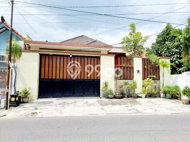 For Sale Rumah Elit Exclusive di Banjarsari, Surakarta For Sale Rumah Elit Exclusive di Banjarsari, Surakarta