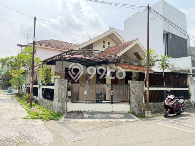 Rumah Strategis Modern Lb 215m2 di Banjarsari, Surakarta Rumah Strategis Modern Lb 215m2 di Banjarsari, Surakarta