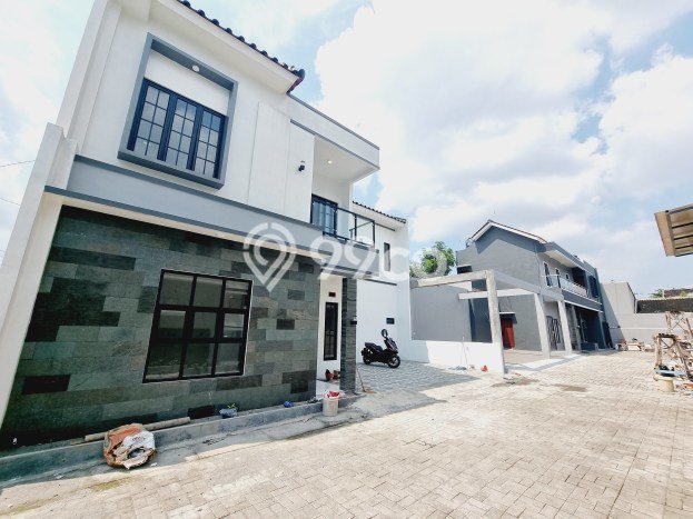 Rumah Lokasi Strategis di Banjarsari, Surakarta, Luas 97m² Bangunan 130m² Rumah Lokasi Strategis di Banjarsari, Surakarta, Luas 97m² Bangunan 130m²