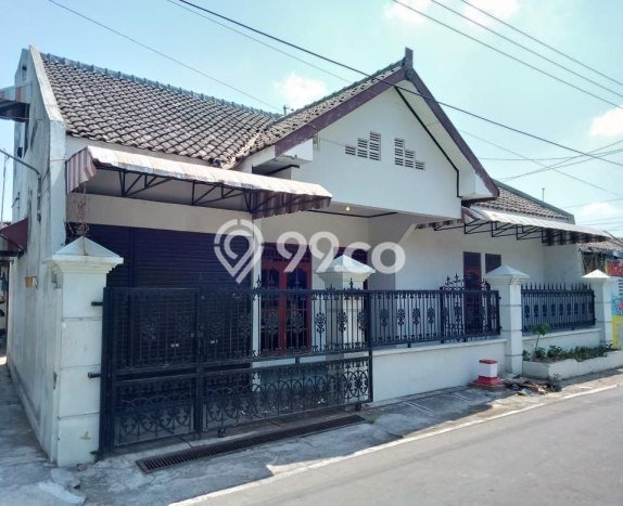 Rumah Berkualitas area Banjarsari, Surakarta, Luas 114m² Bangunan 160m² - HARGA NEGO! Rumah Berkualitas area Banjarsari, Surakarta, Luas 114m² Bangunan 160m² - HARGA NEGO!