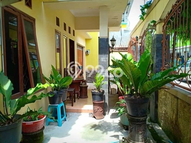 PENAWARAN TERBATAS! Rumah Premium area Laweyan, Luas 180m² LB 260m² PENAWARAN TERBATAS! Rumah Premium area Laweyan, Luas 180m² LB 260m²