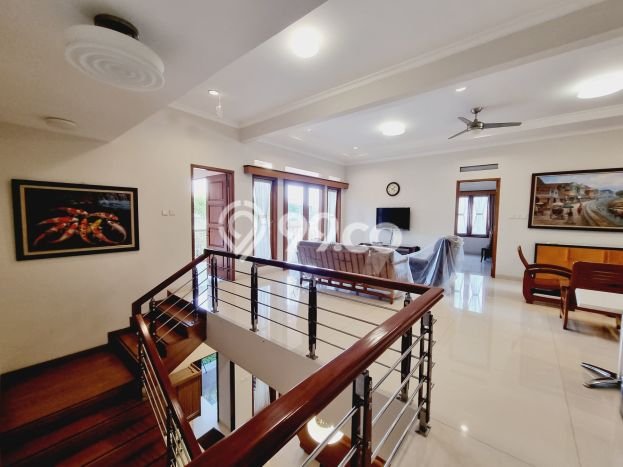 Rumah Mewah Siap Huni LT 407m2 di Laweyan, Surakarta Rumah Mewah Siap Huni LT 407m2 di Laweyan, Surakarta