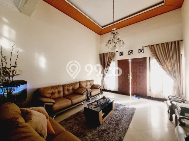 Rumah Mewah Siap Huni LT 465m2 di Banjarsari, Solo Rumah Mewah Siap Huni LT 465m2 di Banjarsari, Solo