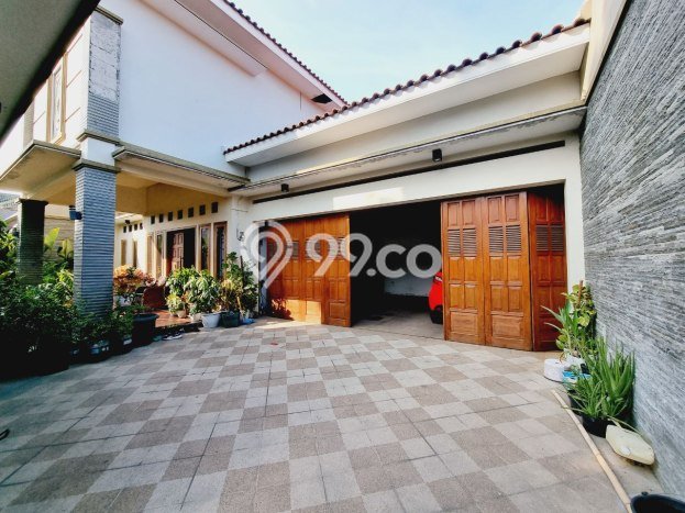 Rumah Mewah Siap Huni LT 465m2 di Banjarsari, Solo Rumah Mewah Siap Huni LT 465m2 di Banjarsari, Solo