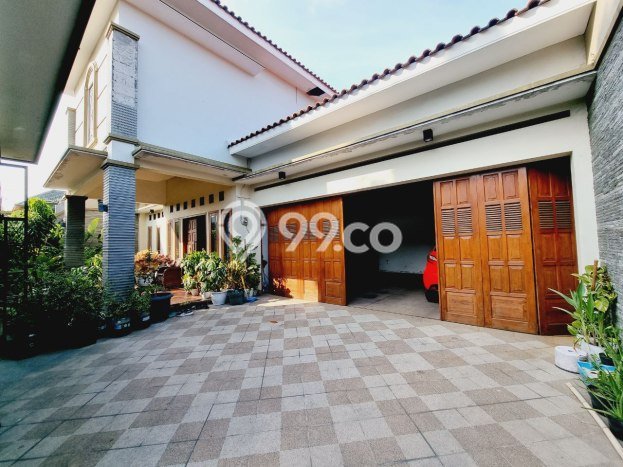 Rumah Mewah Siap Huni LT 465m2 di Banjarsari, Solo Rumah Mewah Siap Huni LT 465m2 di Banjarsari, Solo