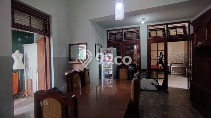 Dijual Cepat Rumah Favorit Siap Huni LB 200m2 di Pasar Kliwon, Solo Dijual Cepat Rumah Favorit Siap Huni LB 200m2 di Pasar Kliwon, Solo