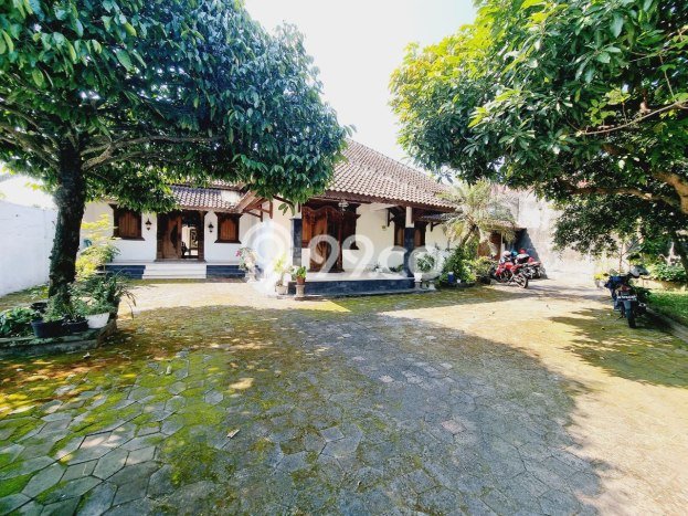 Rumah Mewah Dijual LT 681m2 di Banjarsari, Solo Rumah Mewah Dijual LT 681m2 di Banjarsari, Solo