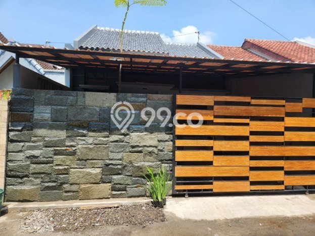PROPERTI UNGGULAN! Rumah Strategis area Colomadu, Luas 111m² LB 7m² PROPERTI UNGGULAN! Rumah Strategis area Colomadu, Luas 111m² LB 7m²