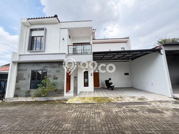 Rumah Strategis Modern Lb 130m2 di Banjarsari, Surakarta Rumah Strategis Modern Lb 130m2 di Banjarsari, Surakarta
