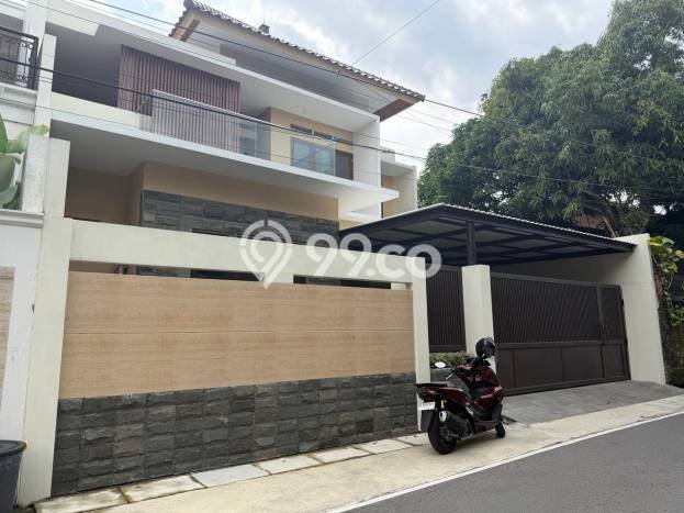 Rumah Mewah Siap Huni LT 260m2 di Banjarsari, Surakarta Rumah Mewah Siap Huni LT 260m2 di Banjarsari, Surakarta