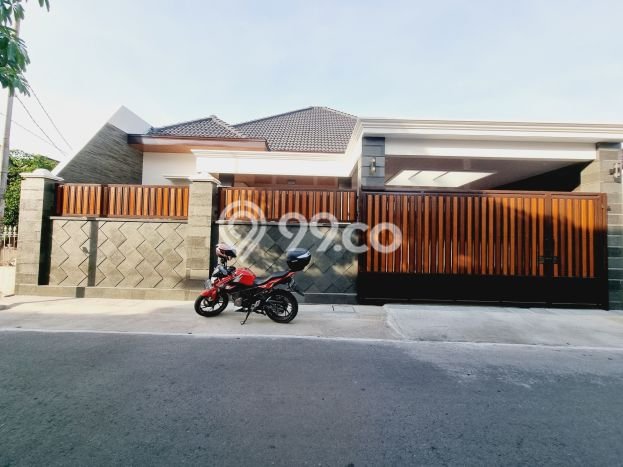 Rumah Eksklusif Siap Huni LT 261m2 di Banjarsari, Surakarta Rumah Eksklusif Siap Huni LT 261m2 di Banjarsari, Surakarta