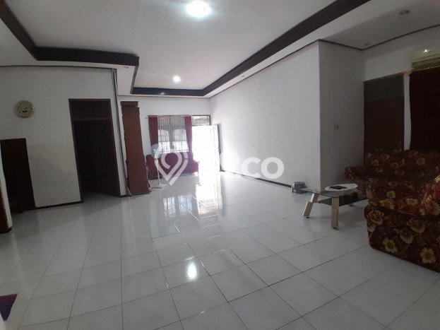 GOOD DEAL! Rumah Strategis area Laweyan, Luas 316m2m² LB 200m2m² GOOD DEAL! Rumah Strategis area Laweyan, Luas 316m2m² LB 200m2m²