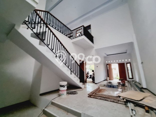 Dijual Cepat Rumah Bagus Siap Huni LB 242m2 di Colomadu, Karanganyar Dijual Cepat Rumah Bagus Siap Huni LB 242m2 di Colomadu, Karanganyar