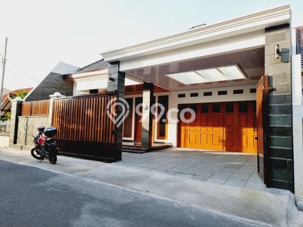 Rumah Eksklusif Siap Huni LT 261m2 di Banjarsari, Surakarta Rumah Eksklusif Siap Huni LT 261m2 di Banjarsari, Surakarta