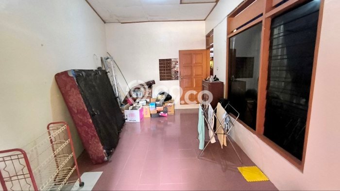 Hunian Cantik Modern Lb 150m2 di Laweyan, Surakarta Hunian Cantik Modern Lb 150m2 di Laweyan, Surakarta