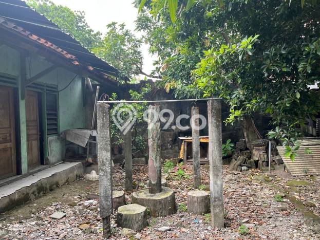 JUAL CEPAT! Rumah Siap Huni Area Strategis Jebres, Luas 586m2m² Bangunan 300m2m² JUAL CEPAT! Rumah Siap Huni Area Strategis Jebres, Luas 586m2m² Bangunan 300m2m²
