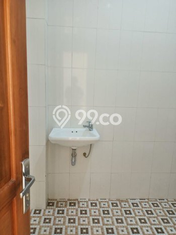Rumah Terawat di Banjarsari, Surakarta, Luas Tanah 219m², Luas Bangunan 300m² Rumah Terawat di Banjarsari, Surakarta, Luas Tanah 219m², Luas Bangunan 300m²