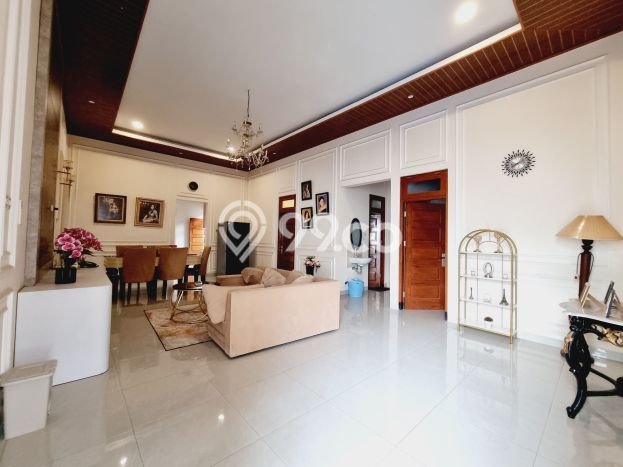 HOT LISTING! Rumah Siap Huni lokasi Banjarsari, Surakarta, LT 359m² LB 300m² HOT LISTING! Rumah Siap Huni lokasi Banjarsari, Surakarta, LT 359m² LB 300m²
