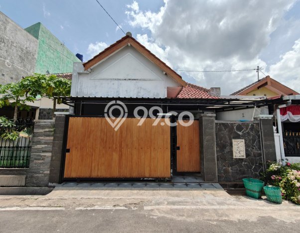 PROMO SPESIAL! Dijual Rumah Premium di Colomadu, Karanganyar, Luas Tanah 114m2m² LB 100m2m² PROMO SPESIAL! Dijual Rumah Premium di Colomadu, Karanganyar, Luas Tanah 114m2m² LB 100m2m²