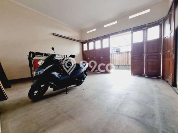 HOT LISTING! Rumah Siap Huni lokasi Banjarsari, Surakarta, LT 359m² LB 300m² HOT LISTING! Rumah Siap Huni lokasi Banjarsari, Surakarta, LT 359m² LB 300m²