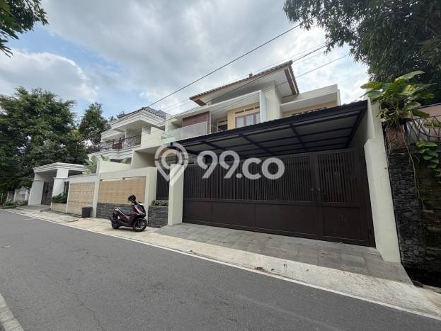 Rumah Mewah Siap Huni LT 260m2 di Banjarsari, Surakarta Rumah Mewah Siap Huni LT 260m2 di Banjarsari, Surakarta
