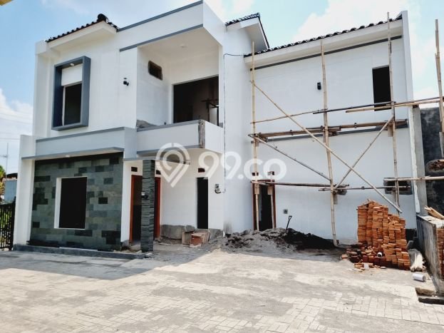 Rumah Lokasi Strategis di Banjarsari, Surakarta, Luas 97m² Bangunan 130m² Rumah Lokasi Strategis di Banjarsari, Surakarta, Luas 97m² Bangunan 130m²