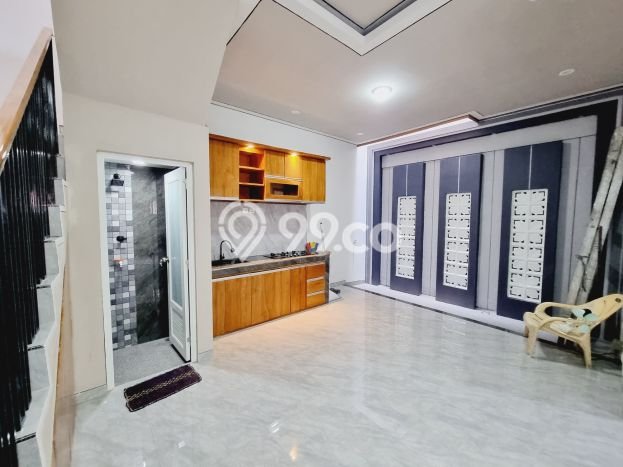 Rumah Strategis Modern Lb 200m2 di Laweyan, Solo Rumah Strategis Modern Lb 200m2 di Laweyan, Solo