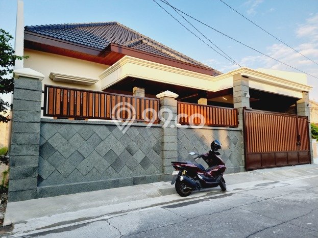 Dijual Rumah Premium dengan Fasilitas Sekitar Komplit di Banjarsari, Surakarta Dijual Rumah Premium dengan Fasilitas Sekitar Komplit di Banjarsari, Surakarta