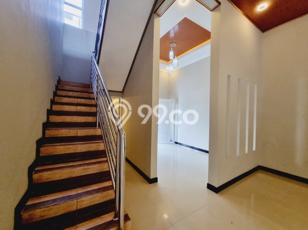 Rumah LT 300m² di Banjarsari, Surakarta - Lokasi Strategis Rumah LT 300m² di Banjarsari, Surakarta - Lokasi Strategis