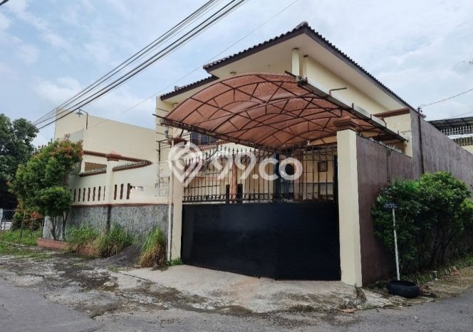 Dijual Rumah Premium dengan Fasilitas Sekitar Lengkap di Laweyan, Surakarta Dijual Rumah Premium dengan Fasilitas Sekitar Lengkap di Laweyan, Surakarta