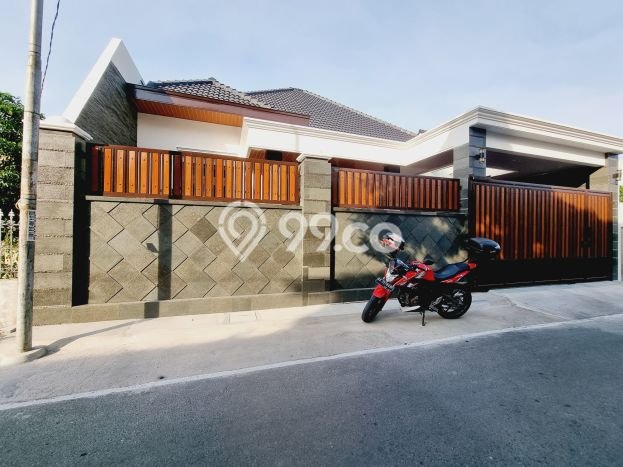 Rumah Eksklusif Siap Huni LT 261m2 di Banjarsari, Surakarta Rumah Eksklusif Siap Huni LT 261m2 di Banjarsari, Surakarta