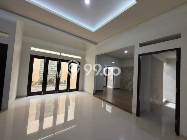Rumah Mewah Siap Huni LT 260m2 di Banjarsari, Surakarta Rumah Mewah Siap Huni LT 260m2 di Banjarsari, Surakarta