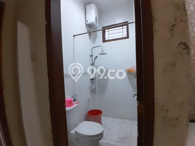 Rumah Menguntungkan di Laweyan, Dekat Kawasan Bisnis, Surakarta - 5 Kamar Tidur Rumah Menguntungkan di Laweyan, Dekat Kawasan Bisnis, Surakarta - 5 Kamar Tidur