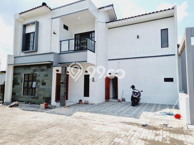 Rumah Lokasi Strategis di Banjarsari, Surakarta, Luas 97m² Bangunan 130m² Rumah Lokasi Strategis di Banjarsari, Surakarta, Luas 97m² Bangunan 130m²
