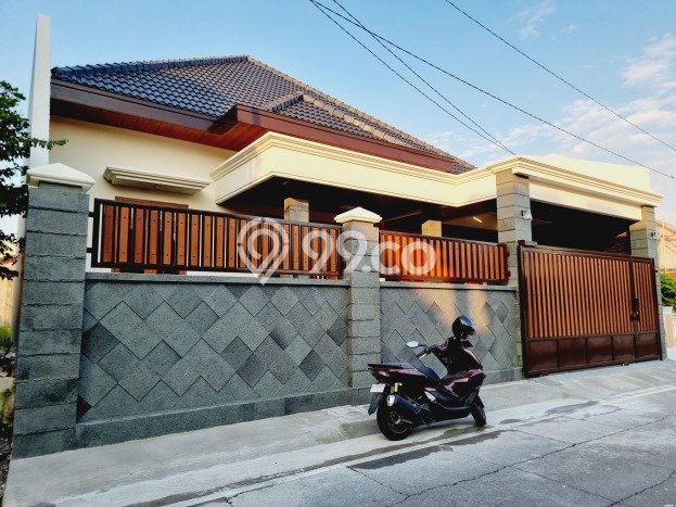 Dijual Rumah Premium dengan Fasilitas Sekitar Komplit di Banjarsari, Surakarta Dijual Rumah Premium dengan Fasilitas Sekitar Komplit di Banjarsari, Surakarta