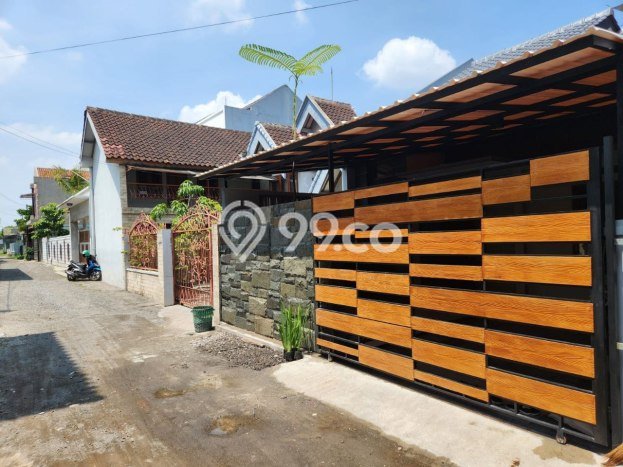 PROPERTI UNGGULAN! Rumah Strategis area Colomadu, Luas 111m² LB 7m² PROPERTI UNGGULAN! Rumah Strategis area Colomadu, Luas 111m² LB 7m²