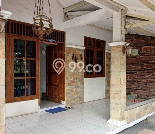 Rumah Strategis Modern Lb 215m2 di Banjarsari, Surakarta Rumah Strategis Modern Lb 215m2 di Banjarsari, Surakarta