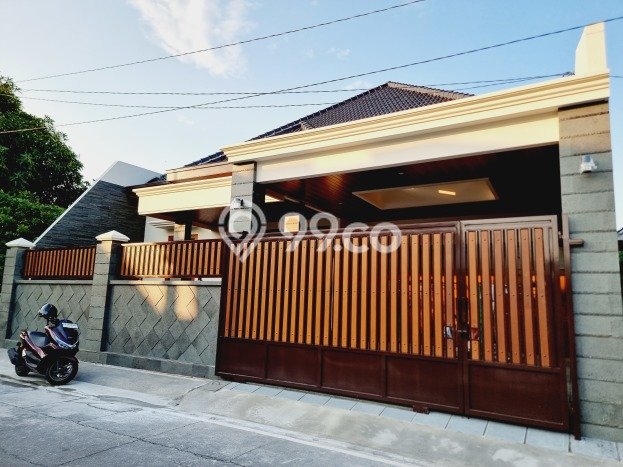 Dijual Rumah Premium dengan Fasilitas Sekitar Komplit di Banjarsari, Surakarta Dijual Rumah Premium dengan Fasilitas Sekitar Komplit di Banjarsari, Surakarta