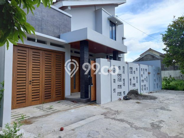Jual Rumah Favorit Siap Huni LB 200m2 di Banjarsari, Surakarta Jual Rumah Favorit Siap Huni LB 200m2 di Banjarsari, Surakarta