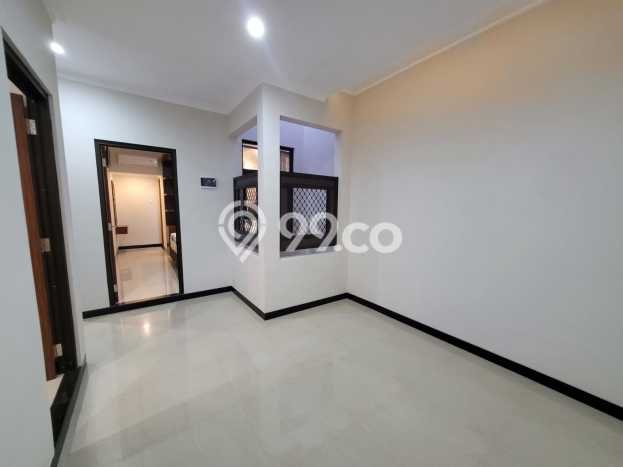 Rumah LB 220m² Dekat dengan Akses Transportasi, Semarang - Harga Menarik Rumah LB 220m² Dekat dengan Akses Transportasi, Semarang - Harga Menarik