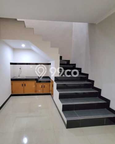 Rumah LB 220m² Dekat dengan Akses Transportasi, Semarang - Harga Menarik Rumah LB 220m² Dekat dengan Akses Transportasi, Semarang - Harga Menarik