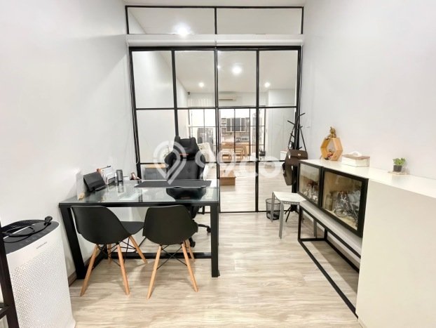 Dijual Hunian Rumah Terawat 5 KT di Puri Anjasmoro, Semarang Dijual Hunian Rumah Terawat 5 KT di Puri Anjasmoro, Semarang
