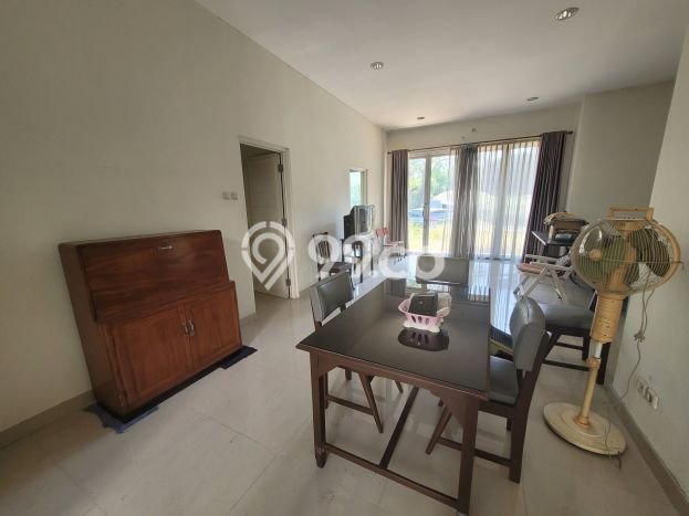 Jual Rumah Mewah Megah Dengan View Eksklusif di Candi Golf, Semarang Jual Rumah Mewah Megah Dengan View Eksklusif di Candi Golf, Semarang