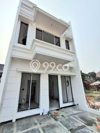 Rumah di Lenteng Agung, Jakarta Selatan, Luas 60m2m² LB 110m2m² Rumah di Lenteng Agung, Jakarta Selatan, Luas 60m2m² LB 110m2m²