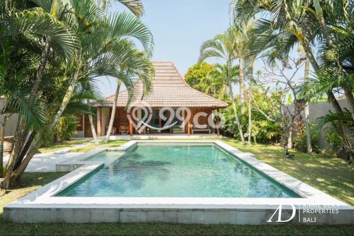 DIJUAL! Vila Kawasan , Luas 677m2m², Akses ke Pusat Kota DIJUAL! Vila Kawasan , Luas 677m2m², Akses ke Pusat Kota