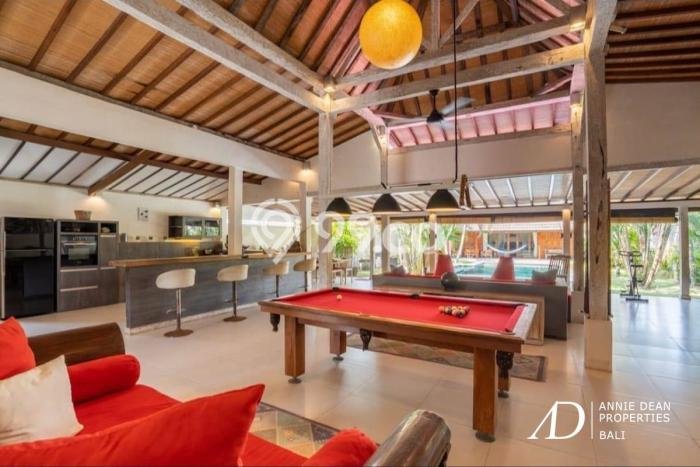 DIJUAL! Vila Kawasan , Luas 677m2m², Akses ke Pusat Kota DIJUAL! Vila Kawasan , Luas 677m2m², Akses ke Pusat Kota