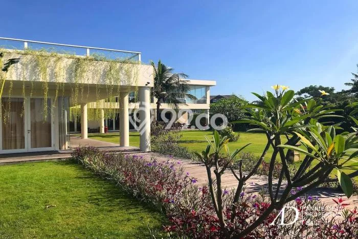 DIJUAL! Vila Kawasan , Luas 2800m2m², Posisi Strategis DIJUAL! Vila Kawasan , Luas 2800m2m², Posisi Strategis